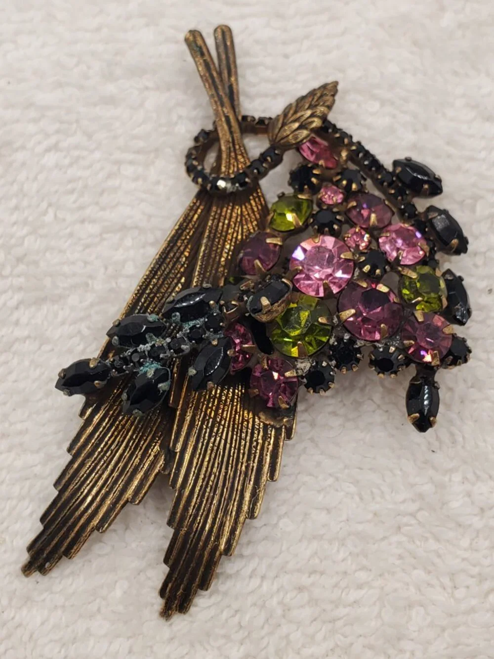 1 Gem stones Brooch, item # B- 1183,. wt.  24 grams.
